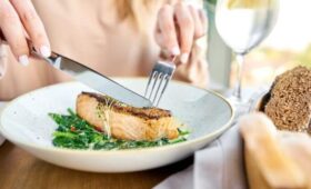 Россиянам поднимают настроение морепродукты и овощи