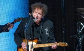 Редкий черновик песни Боба Дилана найден в первом издании книги Аллена Гинзберга