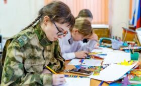 Ученики и педагоги 26 московских центров допобразования поддерживают бойцов СВО