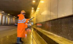 В Москве промыли Октябрьский тоннель под Калужской площадью