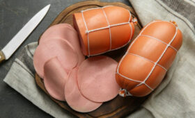 Sohu: производитель колбасы из КНР получил 16 месяцев тюрьмы за дихлофос в партии продукта