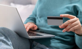 Минфин РФ выступил за введение НДС в 7% на товары из интернета в 2027 году