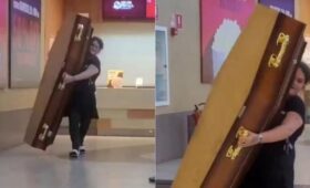 Бразильянка принесла в кинотеатр гроб ради попкорна по акции