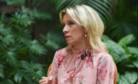 Захарова заявила о «хроническом двуличии» Евросоюза после новых санкций