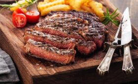 Россияне стали чаще покупать стейки из мраморной говядины, трюфель и сыр с плесенью