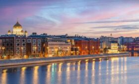 Уличное освещение и подсветку столичных зданий перевели на летний режим