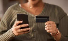 ЦБ продлил запрет на переводы за рубеж для нерезидентов из недружественных стран