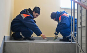 Работы по ремонту подъездов жилых домов начались в Москве