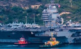 Bloomberg: у горевшего авианосца ВМС США USS Gerald R. Ford нашли новые проблемы