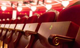 В МХТ имени Чехова посоветовали распечатывать билеты из-за ограничений связи