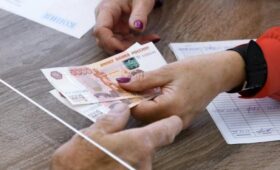 Часть российских пенсионеров получит выплаты досрочно из-за 8 Марта