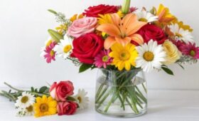 Флорист Сафронова: букеты необходимо ставить в газированную воду