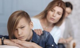 Психолог Самбурский: модель «начальник-подчиненный» разрушит отношения с подростком