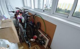 Эксперт Машаров: штраф до 15 тысяч рублей грозит за хранение мебели на балконе