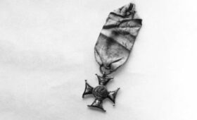 Польша потребовала передать выставленный на аукционе Украины орден Virtuti Militari