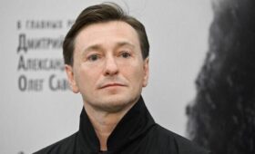 Безруков впервые встретился с труппой МХАТ имени Горького