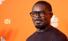 Дэвид Ойелоуо сыграет пирата Джона Сильвера в новой адаптации «Острова сокровищ»