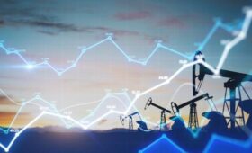 Цена нефти Brent превысила 84 доллара за баррель впервые с 2024 года