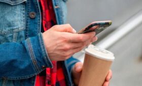 Столичные курьеры оказались любителями кофе и вафельных трубочек