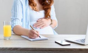 Жительница Британии засудила начальника после увольнения из-за тошноты в беременность