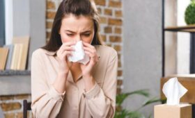 Врач Уланкина предостерегла от самолечения при одновременном возникновении аллергии и ОРВИ