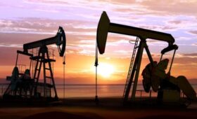 Цена нефти Brent превысила 81 доллар впервые с июня 2025 года