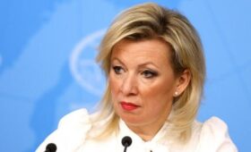 Захарова напомнила о Венесуэле и Иране, комментируя слова Трампа о Макроне