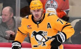 НХЛ дисквалифицировала хоккеиста Малкина на пять матчей за удар клюшкой