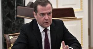 Медведев назвал сюром предложения Зеленского странам Ближнего Востока по защите от дронов