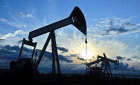 Rystad Energy: добыча нефти в мире упала ниже уровня пандемии COVID-19