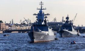 Патрушев допустил, что корабли ВМФ скоро начнут сопровождать торговые суда