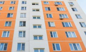 В Москве отремонтировали более 30 домов и покрасили фасады в яркие цвета