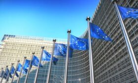 Еврокомиссия отложила представление плана по запрету импорта нефти из РФ