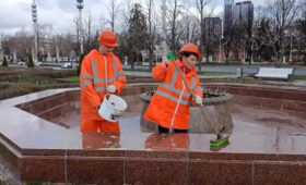 Фонтаны на ВДНХ начали готовить к новому сезону