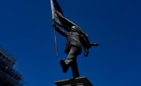 Новая скульптура с подписью Бэнкси появилась в Лондоне