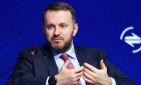 Орешкин назвал ситуацию в мире демографической катастрофой