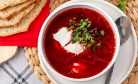 Шеф-повар Батов: варить бульон для борща стоит хотя бы 12 часов