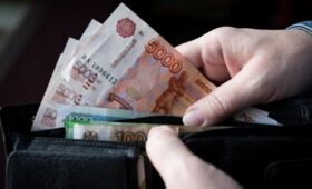 Средняя зарплата россиян превысила 100 тыс руб третий месяц подряд