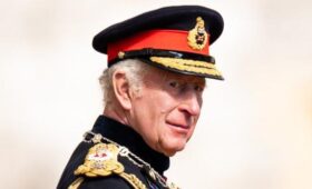 Самого загадочного члена британской королевской семьи заметили с королем Карлом III