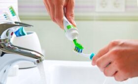 Terra: у бразильянки опухли губы и воспалились миндалины из-за зубной пасты