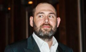 Следствие намерено объявить комика Семена Слепакова в международный розыск