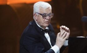 Композитор Раймонд Паулс попал в больницу