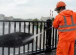 Завершилась весенняя промывка Бородинского моста в Москве