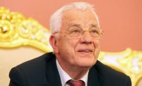 Раймонда Паулса выписали из больницы после операции