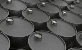 Bloomberg: цена на российскую нефть Urals достигла 13-летнего максимума