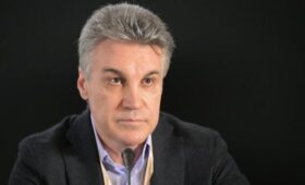 Телеведущего Пиманова похоронят на Троекуровском кладбище