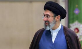 NYT: Хаменеи перенес три операции на ноге