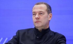 Медведев призвал бороться с формированием этнических анклавов в РФ