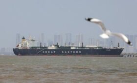 Tasnim: Иран разрешил проход через Ормузский пролив судам с товарами первой необходимости