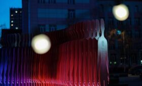 На дизайн-заводе «Флакон» установили арт-объект выставки «ВМЕСТЕ»